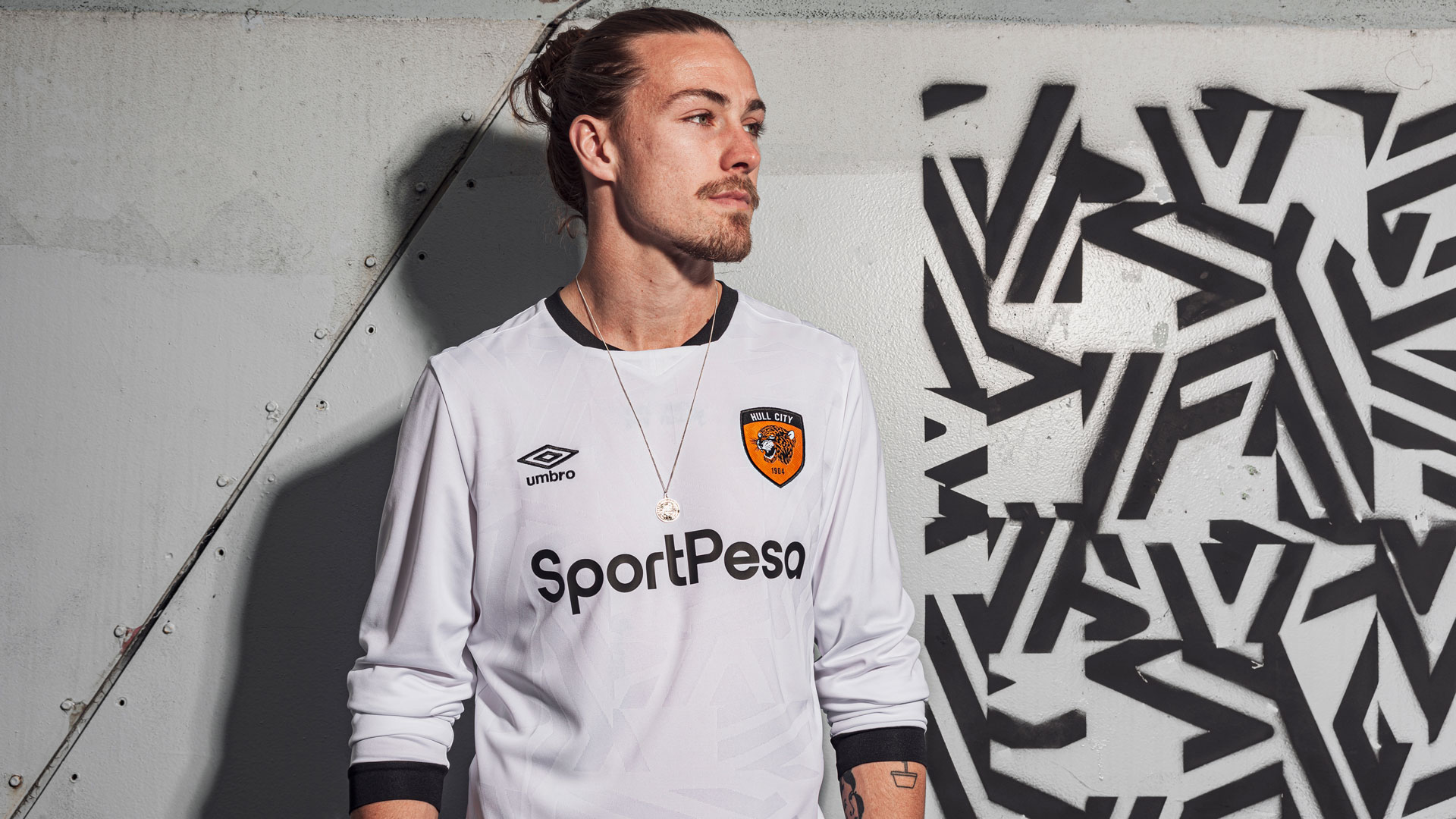 HULL City away kit 19/20 Umbro